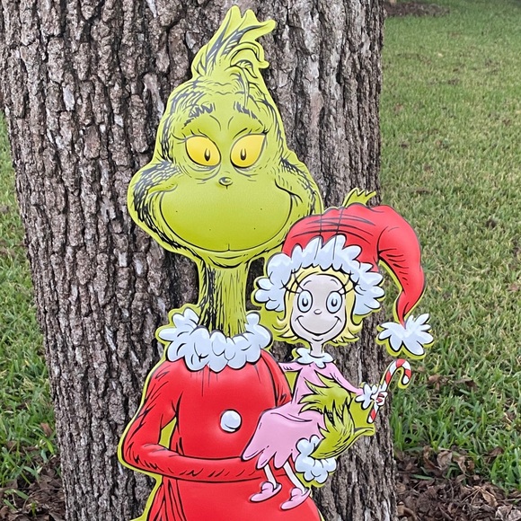 The Grinch Yard decor - Picture 6 of 8